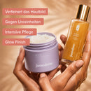 Hände halten 2in1 AHA Body Scrub und Golden Glow Oil mit den Vorteilen des Beautiful Skin Duo von juno&me