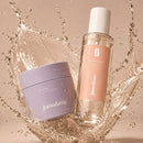 Touch Me Duo im Wasserspritzer: Tiegel des 2in1 AHA Body Scrub und Flasche Dry Touch Body Oil, juno&me