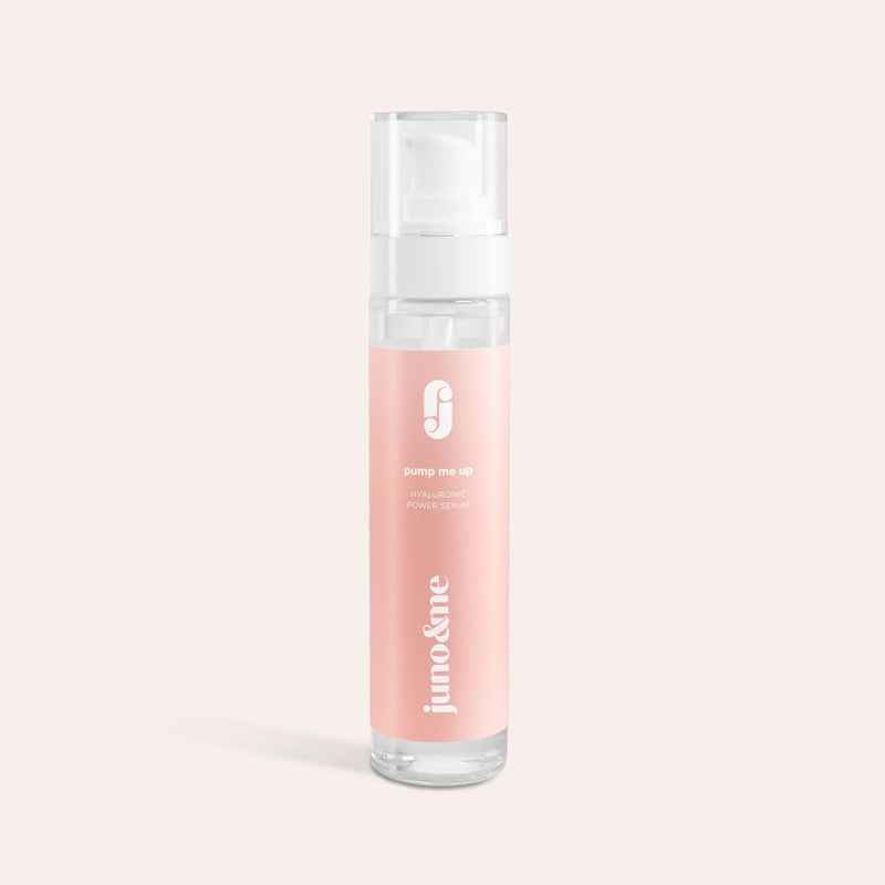 Dekolleté Serum mit Hyaluron von juno&me vor hellem Hintergrund