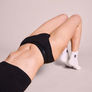 Frau trägt Sportbekleidung und Periodenunterwaesche Inkontinenz-Panty Statement-High-Waist-Ultra.