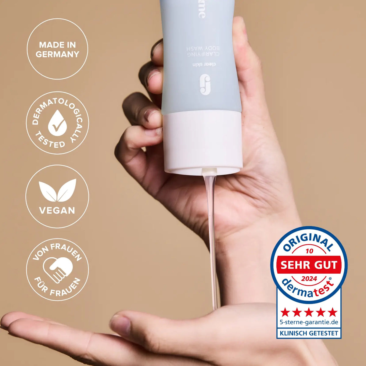 Clarifying Body Wash fließt in die Hand, Siegel made in Germany, dermatologisch getestet, vegan, Dermatest sehr gut