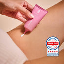 Prebiotic Intimate Cream aus dem Happy Vulva Trio wird auf die Haut getupft, daneben das Dermatest-Siegel sehr gut