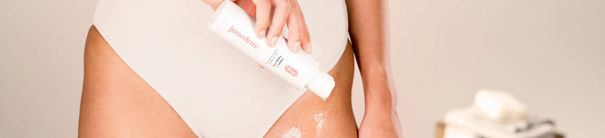 Person trägt Intimate Wash and Shave Gel auf ihren Oberschenkel auf.
