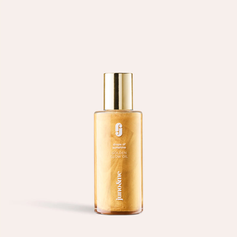 Golden-Glow-Oil mit glänzendem Inhalt, steht vor schlichtem, hellem Hintergrund.
